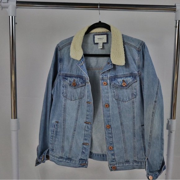 Jean jacket - Picture 1 of 3